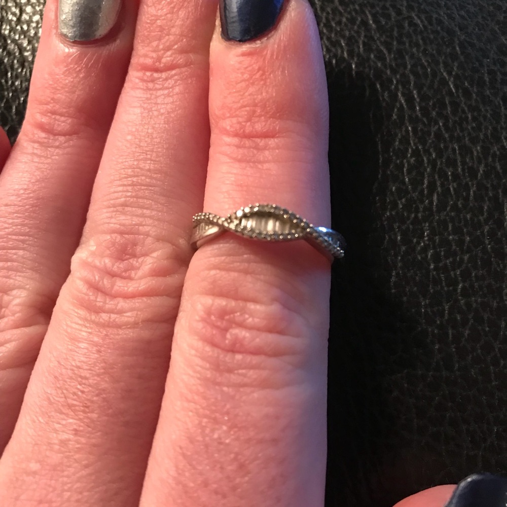 Diamond ring with white gold